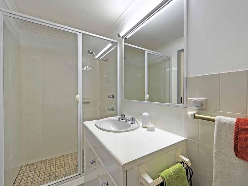 1/8 Paradise Parade, Paradise Point QLD 4216