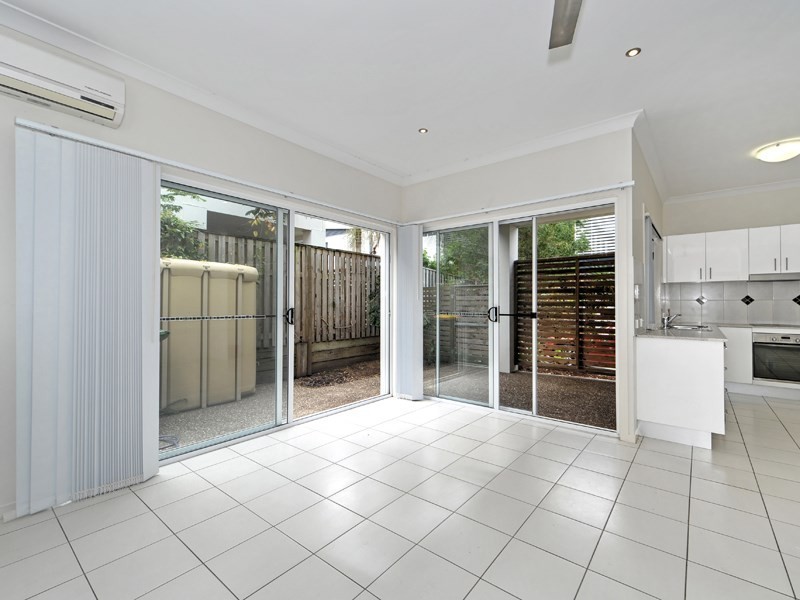 3/127 Pohlman Street, Southport QLD 4215