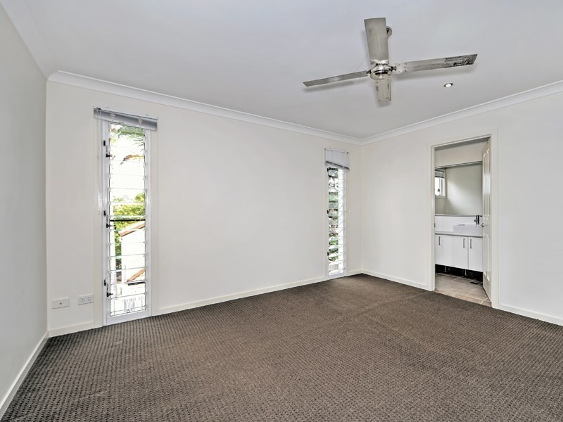 3/127 Pohlman Street, Southport QLD 4215