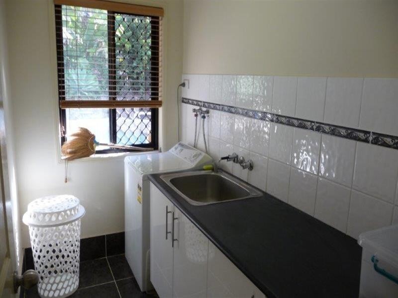 16 Bellona Court, Pacific Pines QLD 4211