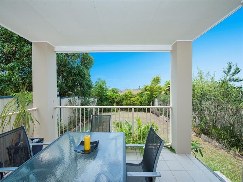 2/15 Ashbourne Terrace, Biggera Waters QLD 4216