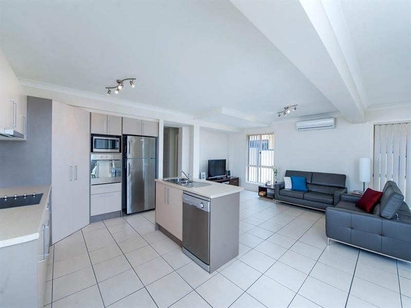2/15 Ashbourne Terrace, Biggera Waters QLD 4216