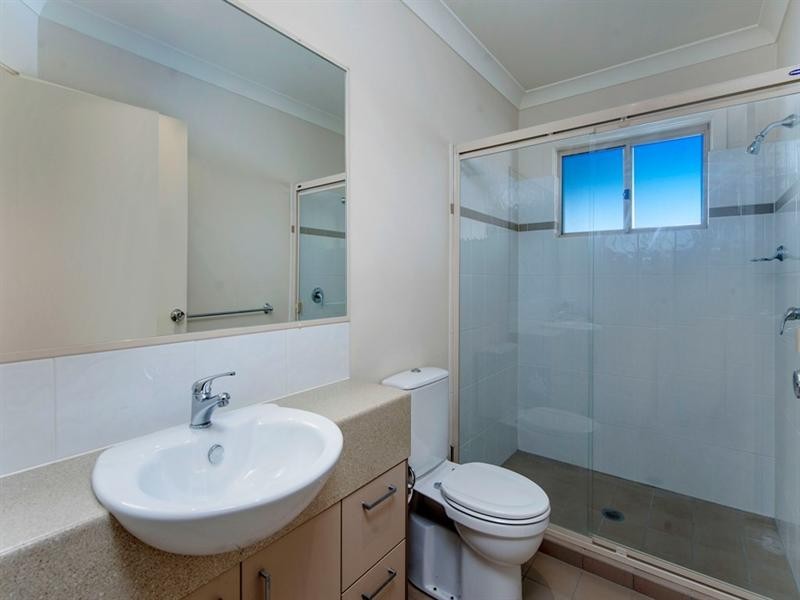 2/15 Ashbourne Terrace, Biggera Waters QLD 4216
