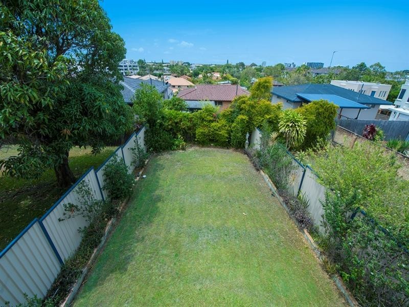 2/15 Ashbourne Terrace, Biggera Waters QLD 4216