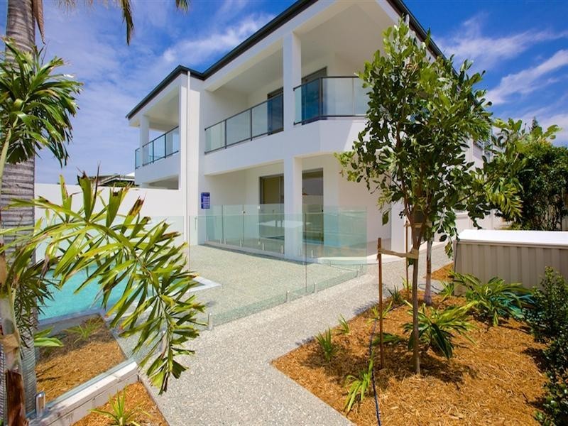 2/107 Bayview Street, Runaway Bay QLD 4216