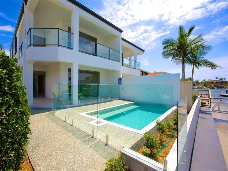 2/107 Bayview Street, Runaway Bay QLD 4216