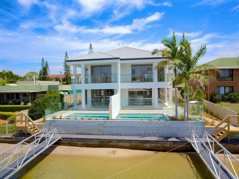 2/107 Bayview Street, Runaway Bay QLD 4216