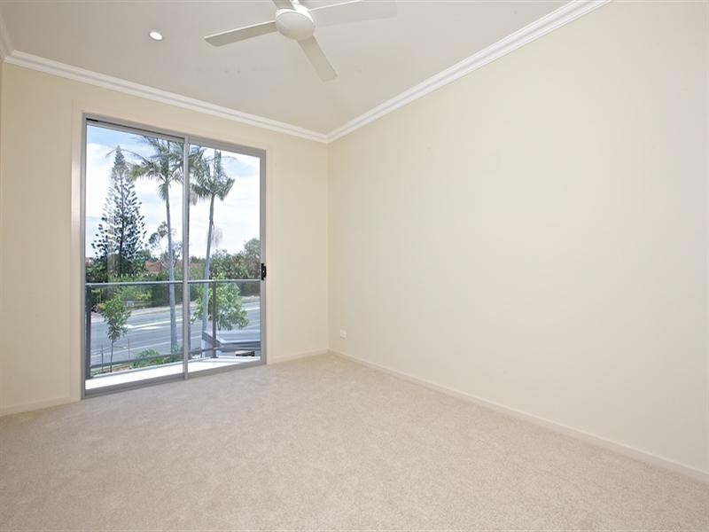 2/107 Bayview Street, Runaway Bay QLD 4216
