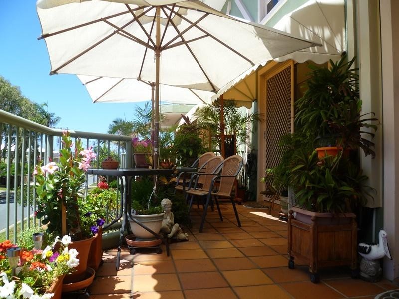 6/7 Esplanade West, Paradise Point QLD 4216