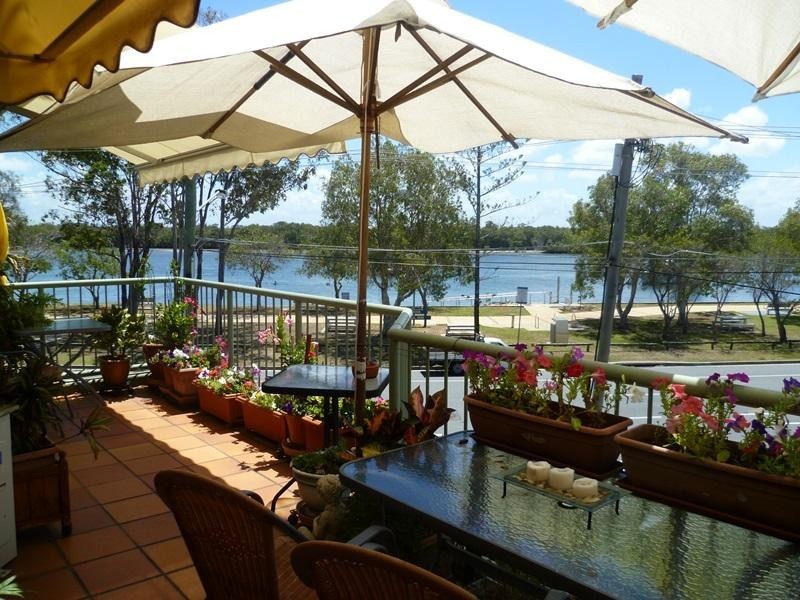 6/7 Esplanade West, Paradise Point QLD 4216