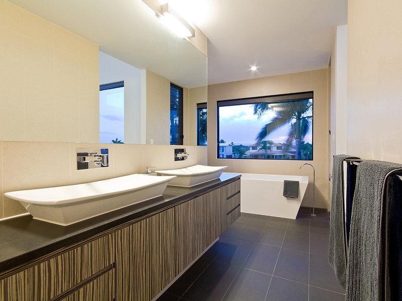 66 O’Grady Avenue, Paradise Point QLD 4216