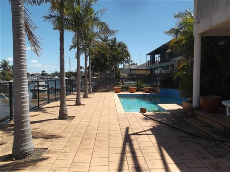 92 Oxley Drive, Paradise Point QLD 4216