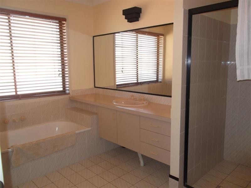 92 Oxley Drive, Paradise Point QLD 4216