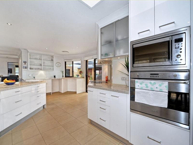 15 Karema Crescent, Runaway Bay QLD 4216