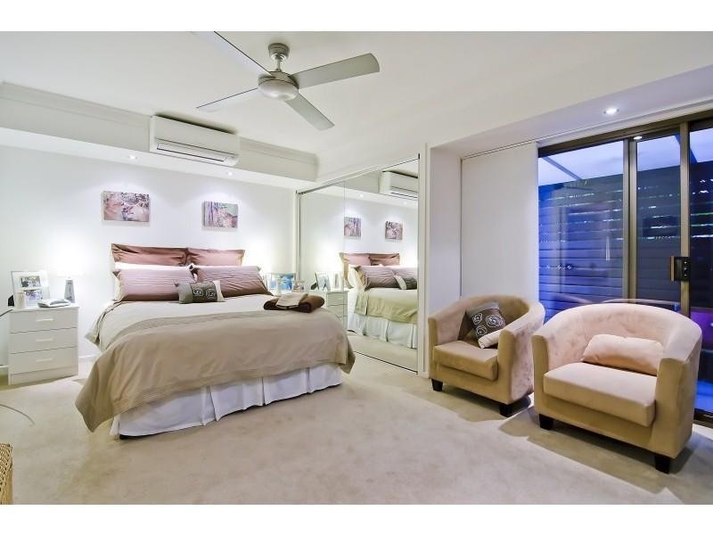 15 Karema Crescent, Runaway Bay QLD 4216