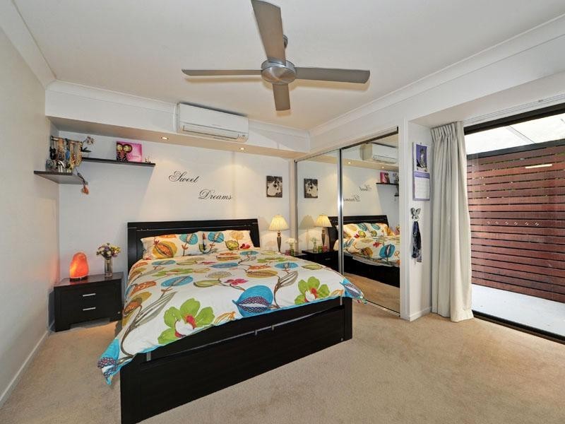 15 Karema Crescent, Runaway Bay QLD 4216