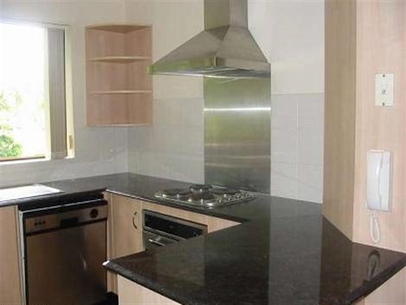 2/129 Muir Street, Labrador QLD 4215