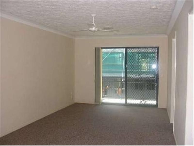 2/129 Muir Street, Labrador QLD 4215