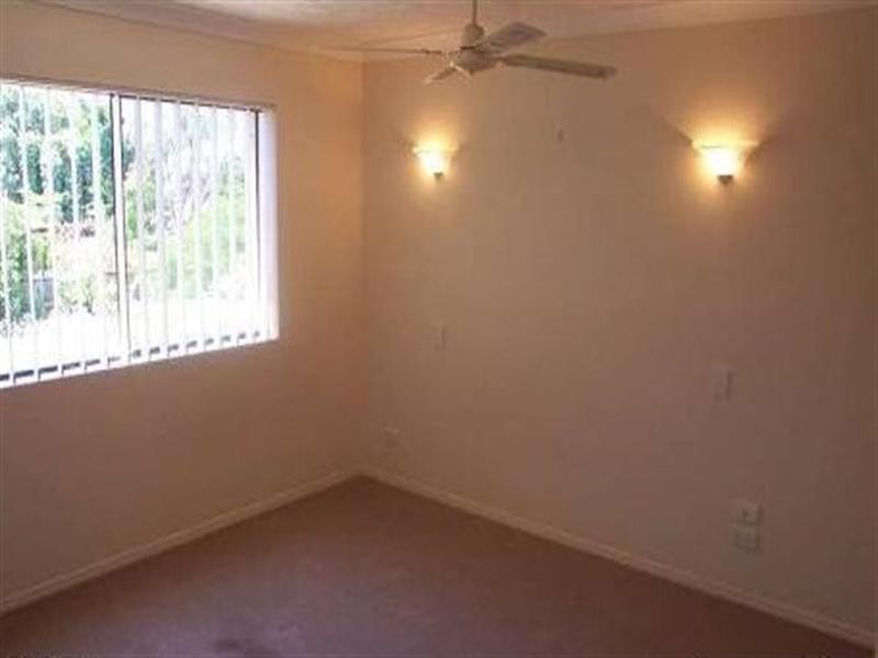 2/129 Muir Street, Labrador QLD 4215