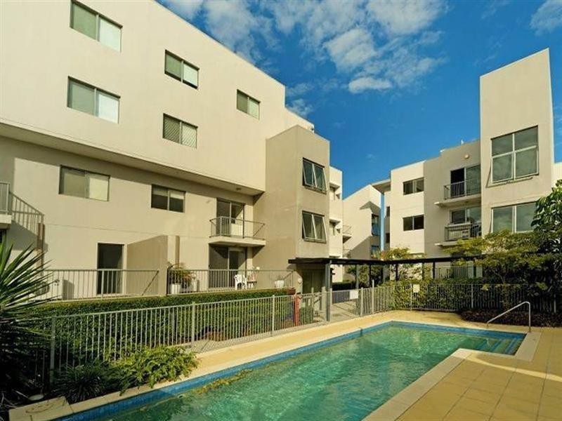 1/12-18 Bayview Street, Runaway Bay QLD 4216