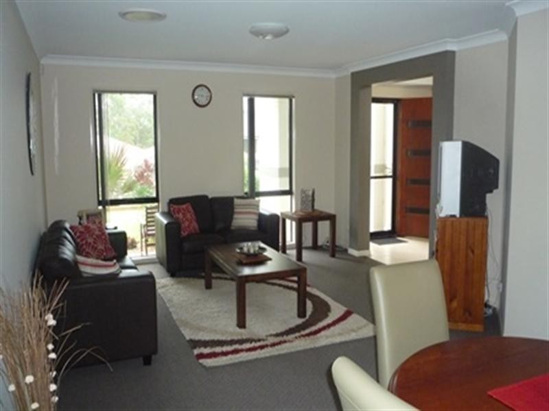 13 Stringybark Drive, Molendinar QLD 4214