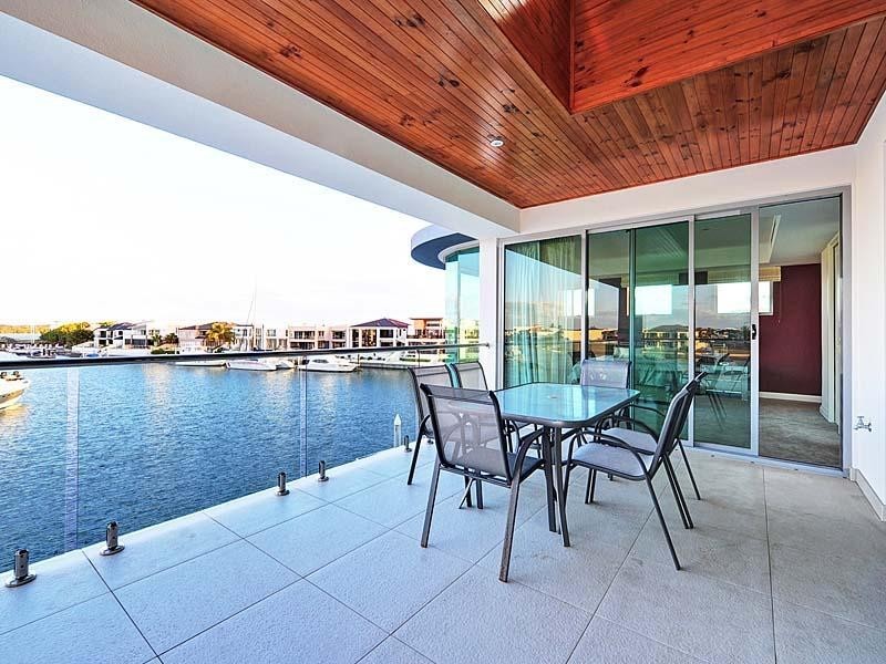 63 The Sovereign Mile, Sovereign Islands QLD 4216