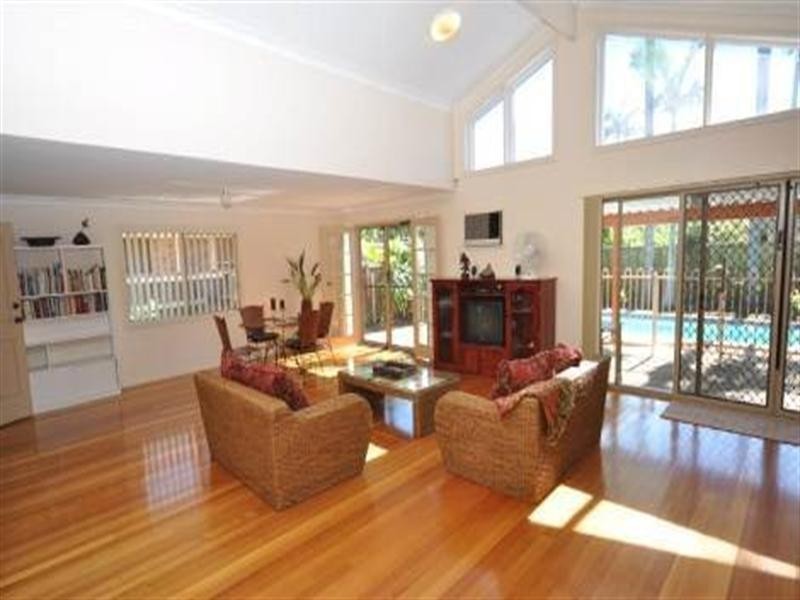 7 Sunbird Avenue, Paradise Point QLD 4216