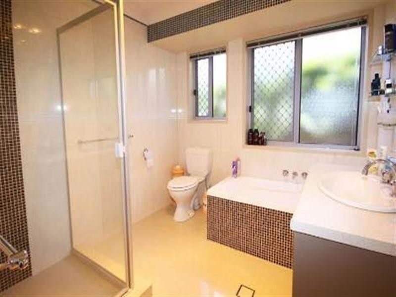 11 Yulia Street, Coombabah QLD 4216