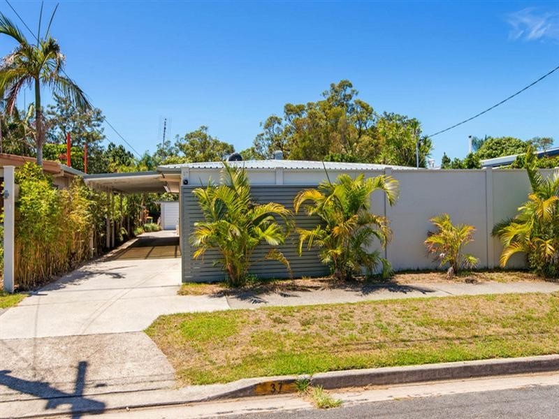 37 Mungera Street, Runaway Bay QLD 4216