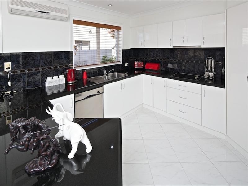 32 Walter Raleigh Crescent, Hollywell QLD 4216