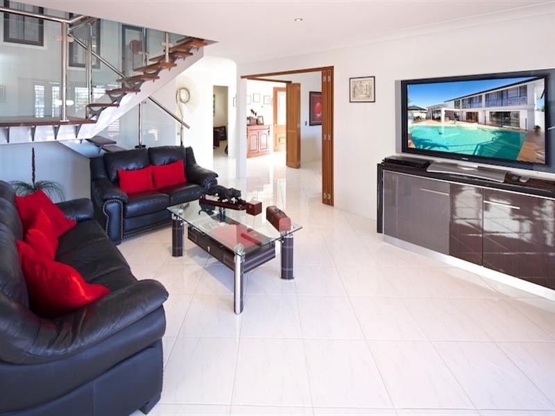 32 Walter Raleigh Crescent, Hollywell QLD 4216