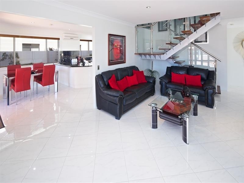 32 Walter Raleigh Crescent, Hollywell QLD 4216