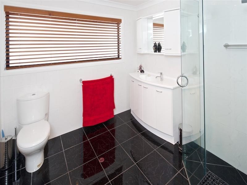 32 Walter Raleigh Crescent, Hollywell QLD 4216