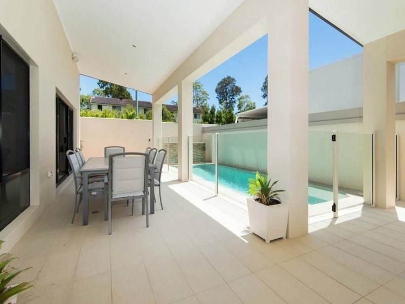 100 Compass Drive, Biggera Waters QLD 4216