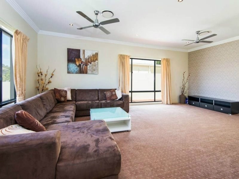 100 Compass Drive, Biggera Waters QLD 4216