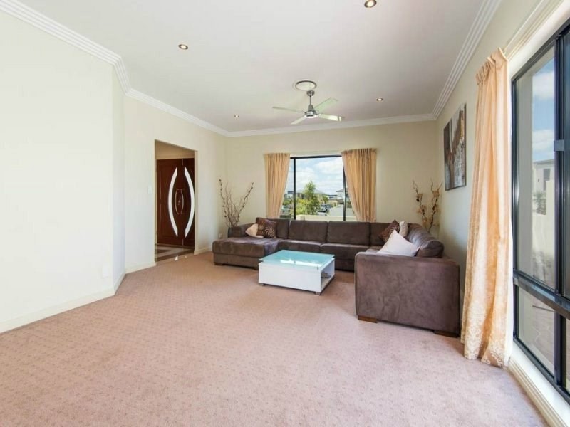 100 Compass Drive, Biggera Waters QLD 4216