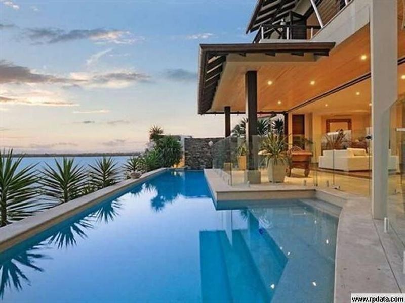 34 Hampton Court, Sovereign Islands QLD 4216