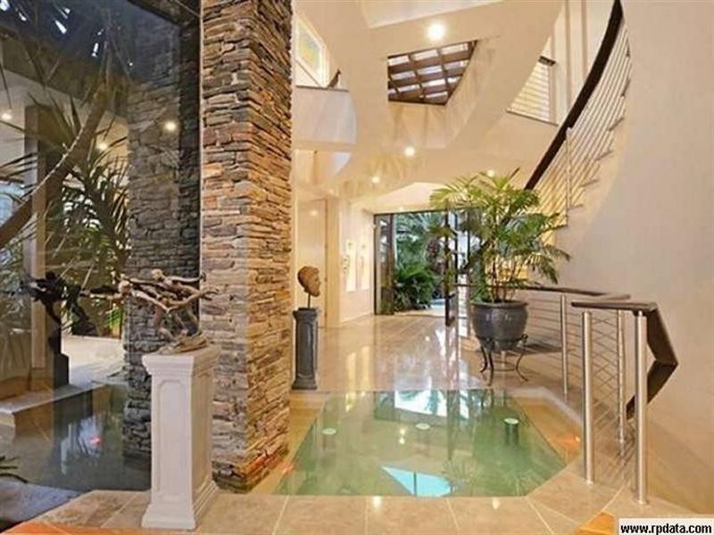 34 Hampton Court, Sovereign Islands QLD 4216