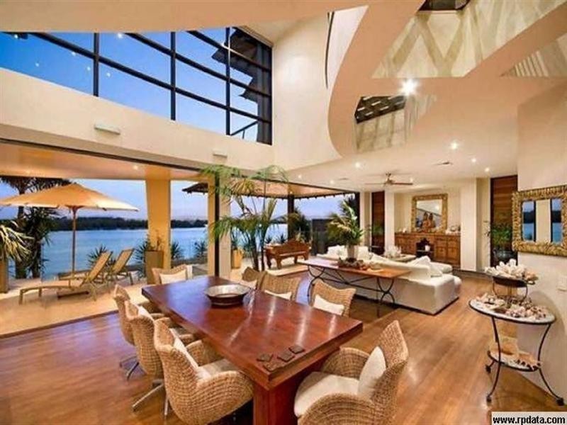 34 Hampton Court, Sovereign Islands QLD 4216