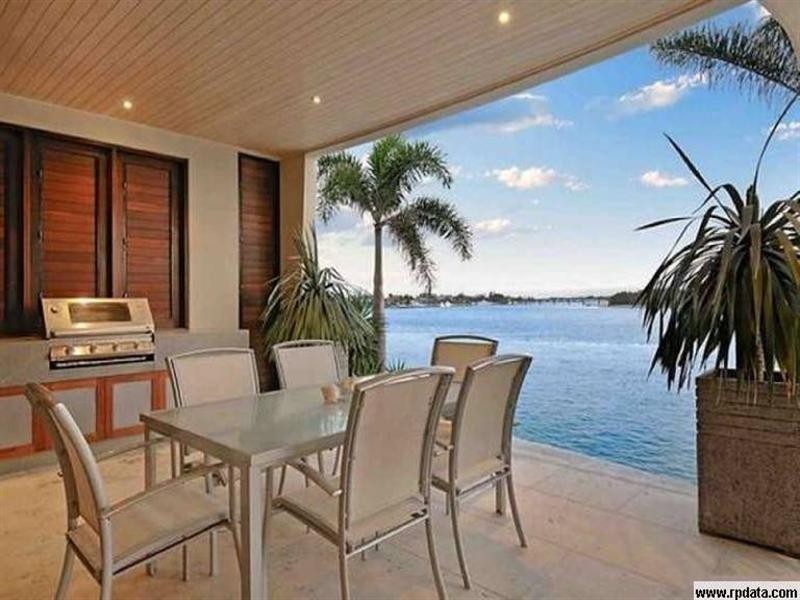 34 Hampton Court, Sovereign Islands QLD 4216
