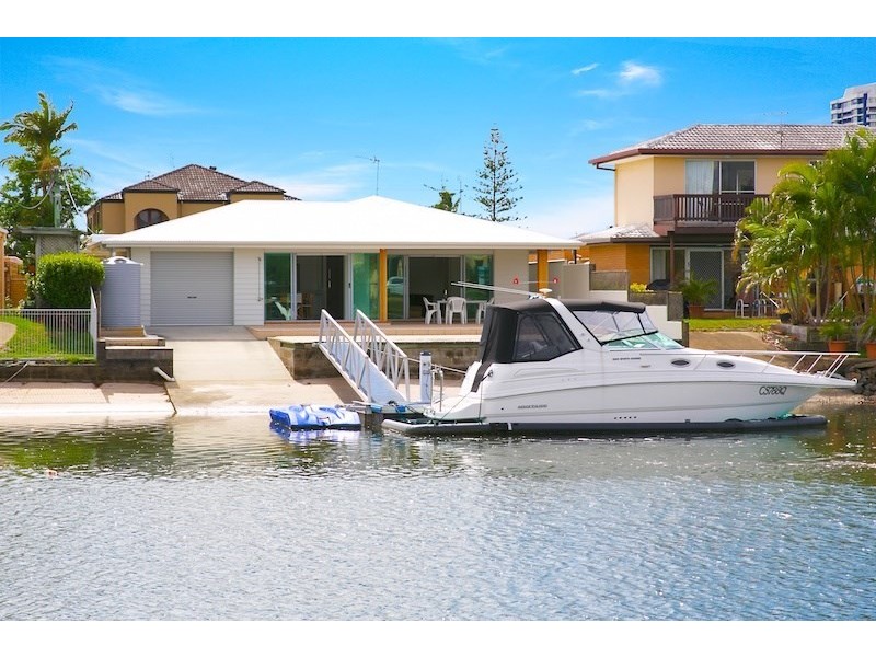 18 Vaggelas Crescent, Biggera Waters QLD 4216