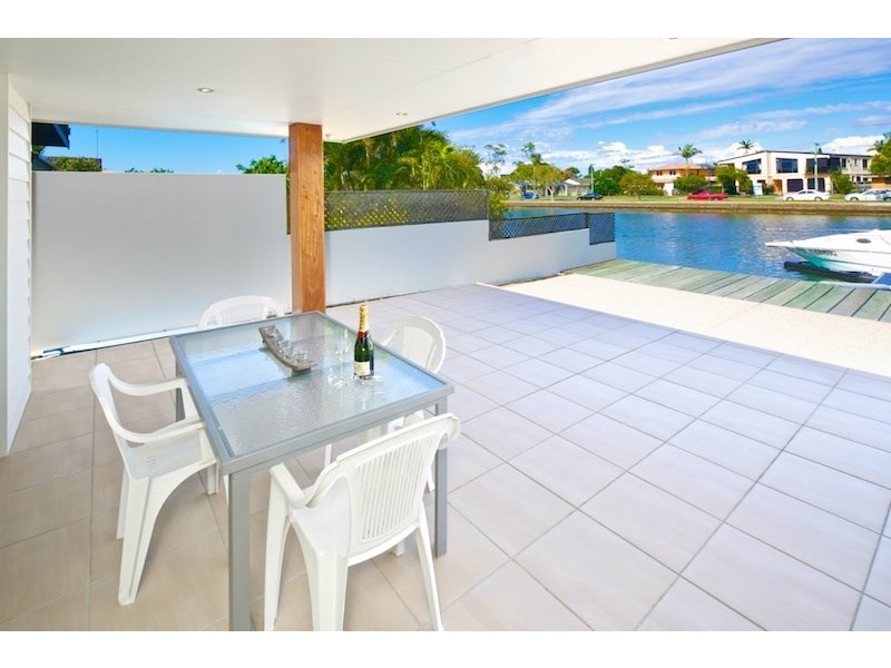 18 Vaggelas Crescent, Biggera Waters QLD 4216