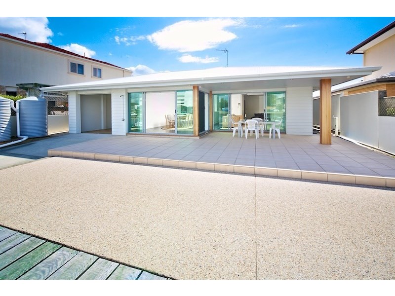 18 Vaggelas Crescent, Biggera Waters QLD 4216