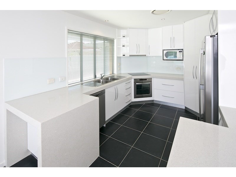 18 Vaggelas Crescent, Biggera Waters QLD 4216