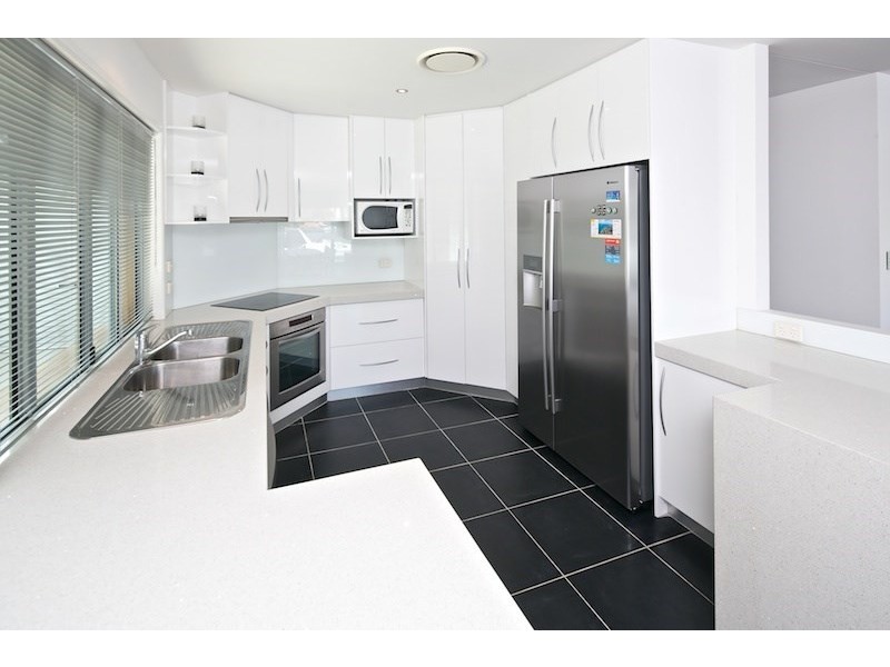 18 Vaggelas Crescent, Biggera Waters QLD 4216