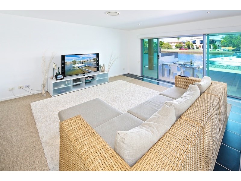 18 Vaggelas Crescent, Biggera Waters QLD 4216
