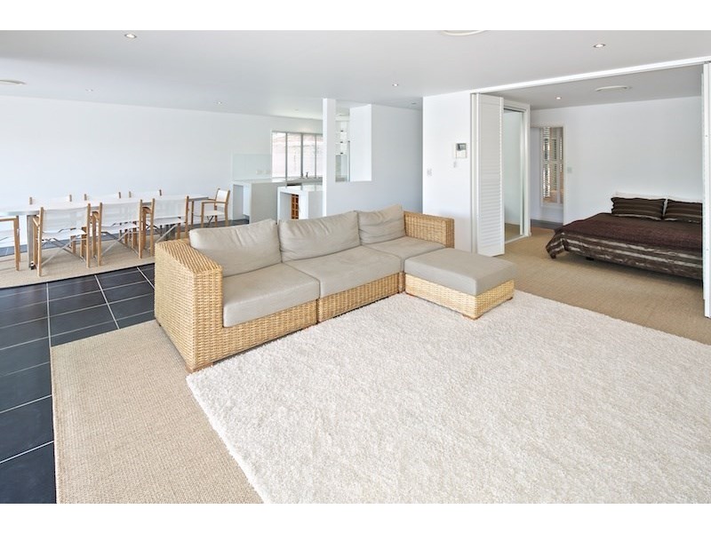 18 Vaggelas Crescent, Biggera Waters QLD 4216