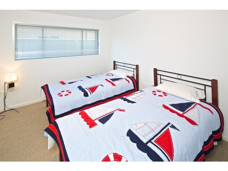 18 Vaggelas Crescent, Biggera Waters QLD 4216