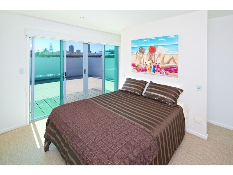 18 Vaggelas Crescent, Biggera Waters QLD 4216