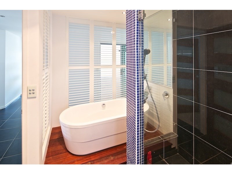 18 Vaggelas Crescent, Biggera Waters QLD 4216
